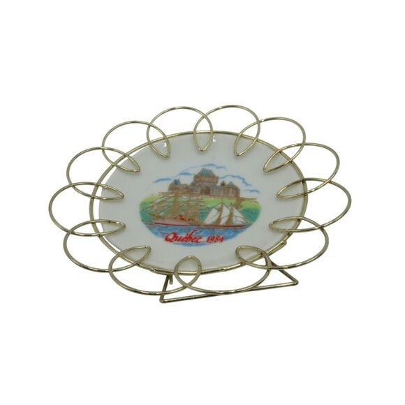 QUEBEC Canada 1984 Souvenir Plate with Metal Holder Made in Japan 80s Vintage - Picture 2 of 8